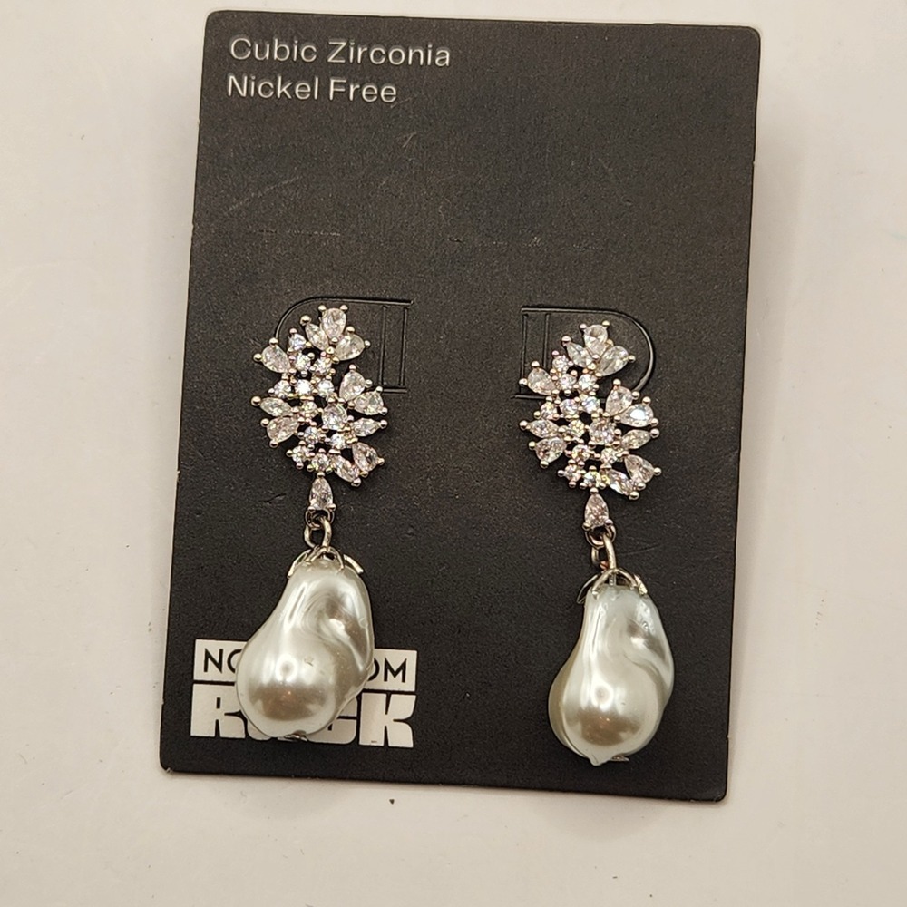 New Nordstrom Cubic Zirconia & Baroque Pearl Cluster Drop Earrings Silver Tone
